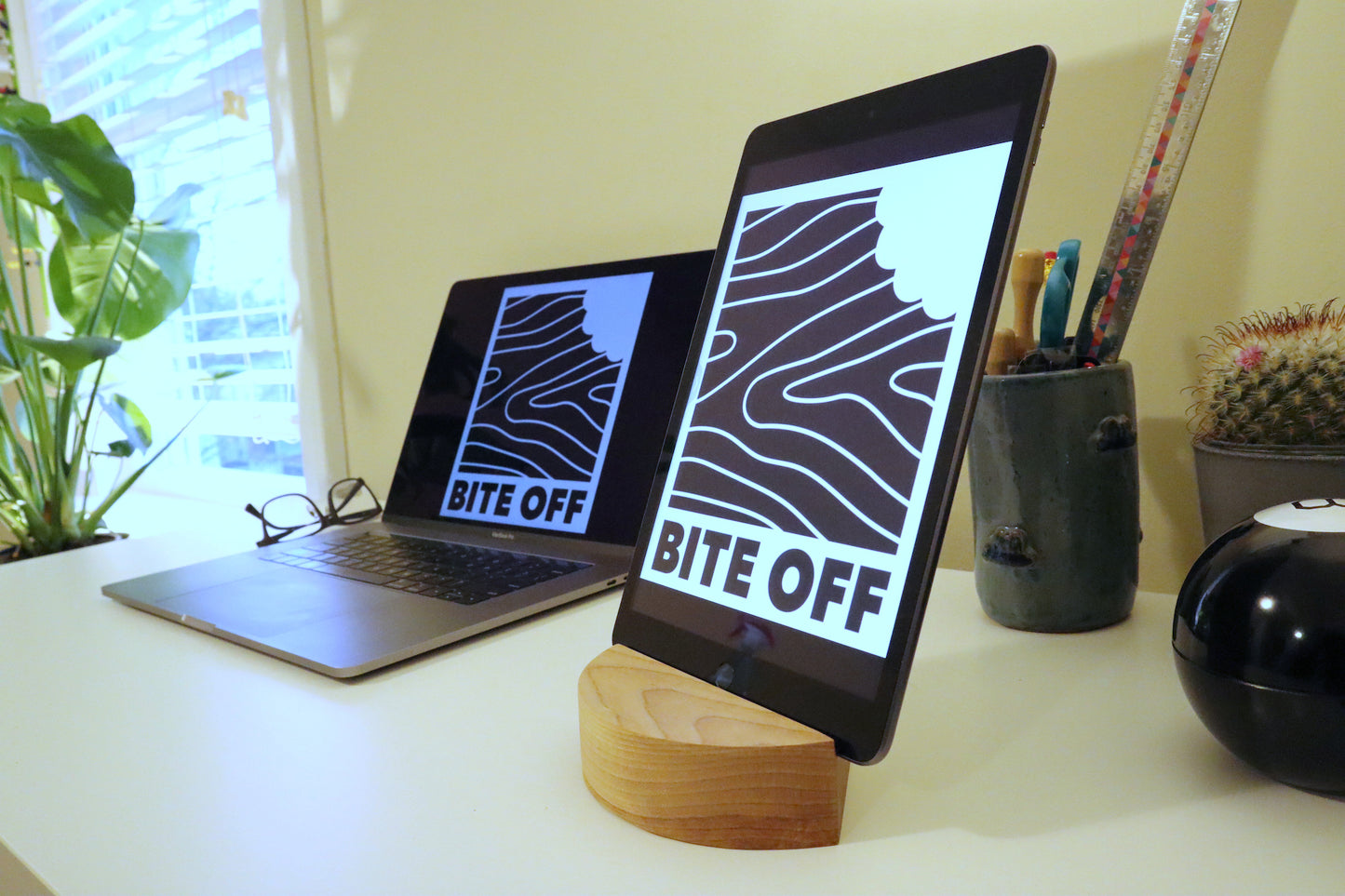 Bite Off Slice Stand: Cell Phone, Tablet & Kindle Stand